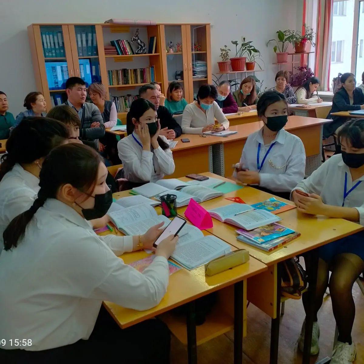 Титов атындағы орта мектебінде қазақ қоғамдық- гуманитарлық пәндер бірлестігінің апталығы өтіп жатыр.